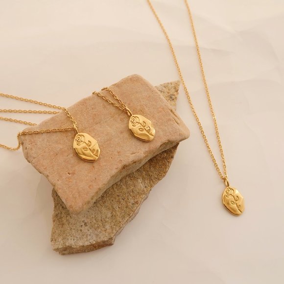 NEW 18K Gold Plated Rose Flower Pendant Necklace - Picture 10 of 16